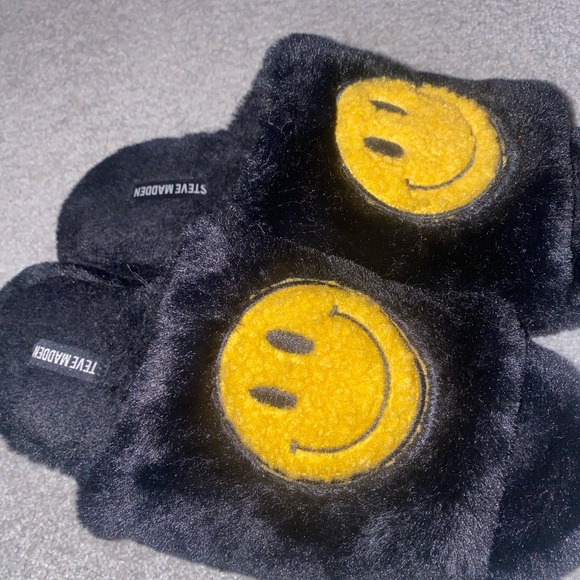 Steven Madden Black Fluffy Smile Face Slippers Women | Steven Madden | US L - Picture 3 of 7